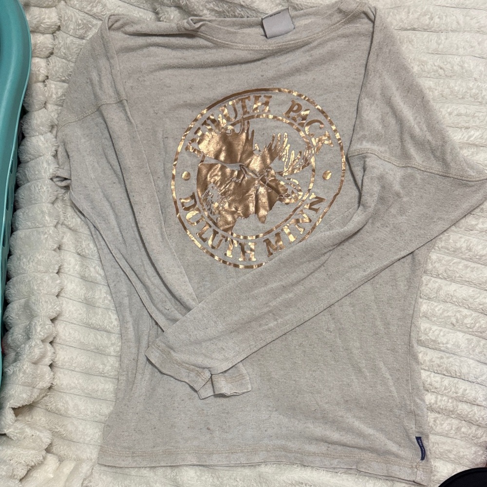Spirit Women's Light Gray Long Sleeve Top with Gold Emblem